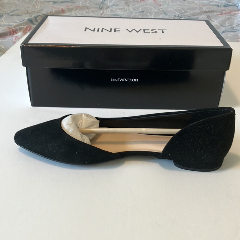 Nine West Black Suede Flats Sz 8.5. Never worn. Side cut out detail.